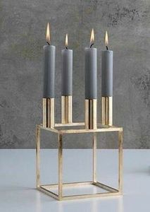 Candélabre exclusif en métal doré fait à la main 4 bougeoirs coniques pour les mariages Noël Pâques et la décoration intérieure - Product Image 2