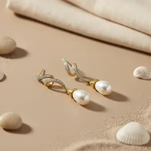 ต่างหูมุกห้อยประดับทองคำชุบ ดีไซน์หรูหราสำหรับผู้หญิง - Product Image 2