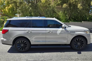 Lincoln Navigator Reserve 2020, SUV de luxe, intérieur clair, moteur atmosphérique 4L, transmission automatique, transmission intégrale, sièges en cuir, régulateur de vitesse - Product Image 2