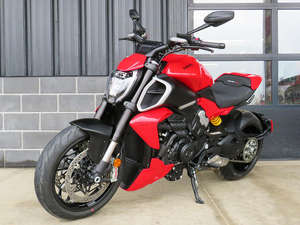 Motocicleta Diavel V4 Roja 2024 - Product Image 2