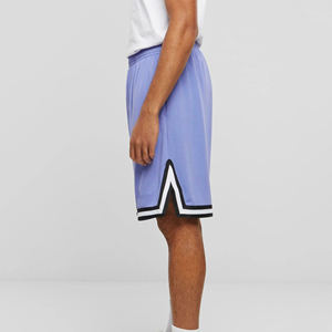 กางเกงขาสั้นตาข่ายผู้ชายแบบสวมใส่ได้สองด้าน พิมพ์ลายโลโก้ตามสั่งสำหรับฤดูร้อน เหมาะสำหรับเล่นบาสเก็ตบอล ออกกำลังกาย ผลิตจากโพลีเอสเตอร์ ระบายอากาศได้ดี มีกระเป๋า ความยาวเหนือเข่า - Product Image 4