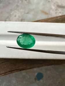 Pierre taillée ovale en émeraude zambienne naturelle fascinante certifiée 9x7 MM avec une pierre précieuse de bon lustre pour la fabrication de bijoux 1.82 carats - Product Image 6