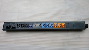 PDU à montage en rack AV1P-STI112I202A3 avec prises IEC codées par couleur pour les armoires de serveurs de centre de données et les équipements réseau - Product Image 3