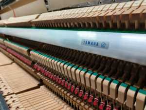 Piano droit Yamaha MC10BL Noir Disklavier Intelligent Auto Performance Qualité professionnelle Fabriqué au Japon - Product Image 4