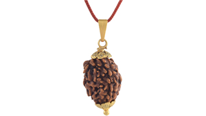 Pendentif Rudraksha en laiton 3 Mukhi plaqué rhodium avec cordon rouge, collier pour femme du Rajasthan, bijoux spirituels pour fête - Product Image 1