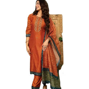 El último diseñador de algodón y seda bordado impreso trabajo Kurti Set por Fab Zone - Product Image 1