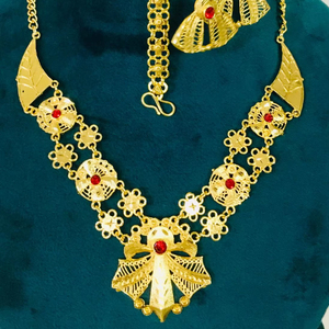 Conjunto de joyería vintage chapada en oro de 24 quilates Pendientes de collar de cobre de 18 quilates con patrón de flores Zircon EE. UU. Francia Accesorio de moda - Product Image 1