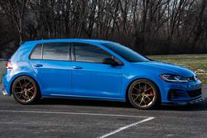 Volkswagen GTI Rabbit Edition 2019 d'occasion en bon état, boîte manuelle 6 vitesses, bleu bleuet, modifications performance - Product Image 2