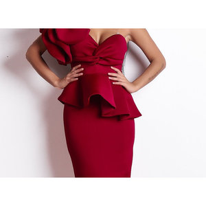 Vestido ajustado Crimson Royale de tela satinada - Product Image 1