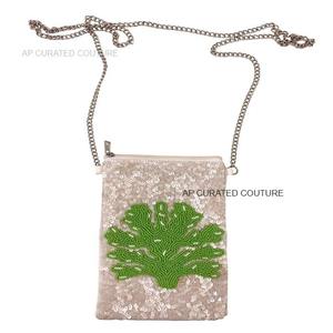 Bolso de móvil cruzado con cuentas hecho a mano a la moda con cremallera bordada con flores, sobre personalizado para fiestas - Product Image 1