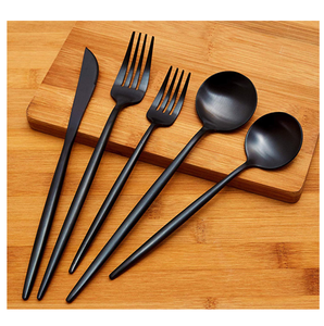 Cubiertos de metal negro Cubiertos de restaurante Cucharas Tenedores Cuchillos a bajo precio Acero espejado para fiestas y cucharas caseras - Product Image 1