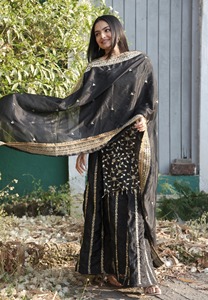 Traje Chinon Sharara bordado de nuevo diseñador con trabajo bordado de secuencia Stich completo con trabajo de bordado pesado elástico - Product Image 3