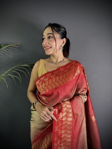 Saree en soie douce avec motif de paon Zari tissant un style de fête formel élégant - Product Image 3