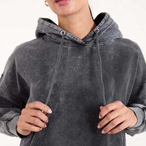 Sweat à capuche surdimensionné d'hiver pour femme avec patchwork vintage et logo en détresse Tissu polaire écologique à séchage rapide - Product Image 5