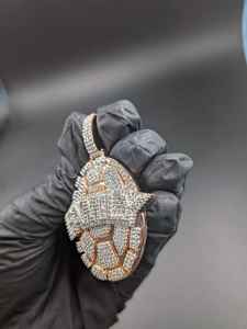 Colgante de Tortuga y Letra con Incrustaciones de Moissanita, Chapado en Oro de Dos Tonos, Estilo Hip Hop, con Plata 925, Joyería Fina, Colgantes y Dijes - Product Image 5