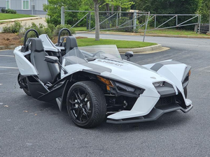 Oferta de revendedor nuevo 2024 Polariss Slingshot Slinggshot S AutoDrive con paquete de tecnología I 1,997cc Prostar 2.0L 4 cilindros - Product Image 3