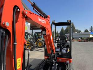 Mini-excavatrice d'occasion KX030-4 compacte et puissante avec moteur Perkins, chenilles et boîte de vitesses mobiles – Composants essentiels – Garantie 1 an - Product Image 4