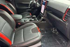 ฟอร์ด เรนเจอร์ แร็พเตอร์ ปี 2024 รถกระบะออฟโรดใหม่ ขับเคลื่อน 4 ล้อ เครื่องยนต์ทวินเทอร์โบ แบบมีแค็บคู่ พร้อมเบาะหนัง พร้อมส่งออก - Product Image 4