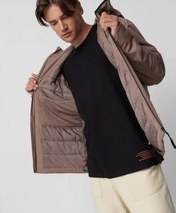 Chaqueta cortavientos ligera personalizada de calidad superior con capucha Equipo de deporte al aire libre de gama alta para correr y caminar en invierno - Product Image 2