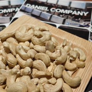 Premium Quality Fresh Vietnam Cashew Nut Grade WW180 with USDA/EU Organic Certification for Food Processing - Product Image 5