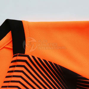 Conjunto de fútbol con jersey de color clásico y pantalones cortos a juego para la práctica diaria, uniforme de fútbol para adultos - Product Image 3
