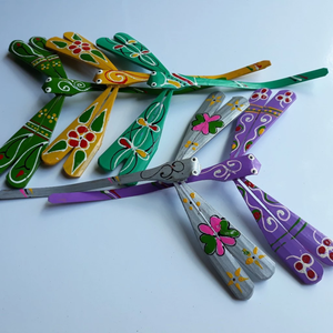 Juguete de equilibrio de libélula de bambú pintado a mano de Vietnam y regalo de decoración de recuerdo para el hogar hecho en Vietnam - Product Image 3