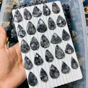 ลาร์วิไคต์แท้ 100% หินกึ่งมีค่าทรงหลังเบี้ย จำนวนมาก สำหรับบำบัดและทำสมาธิ - Product Image 1