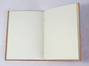 Journal en cuir vintage personnalisé avec couverture à motif en relief, carnet en papier recyclé fait à la main - Product Image 2