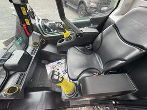 รถตักล้อยาง JCB C270 มือสองสภาพดี พร้อมมอเตอร์ รับน้ำหนัก 1-3 ตัน รถตักอเนกประสงค์พร้อมบุ้งกี๋คู่ - Product Image 5