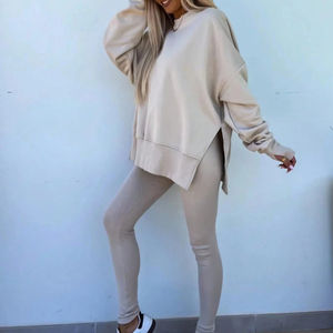 Ensemble de survêtement athlétique pour femmes, vêtements de sport, tenue décontractée de rue, parfait pour l'entraînement, les voyages et le confort - Product Image 1