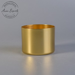 Petit récipient à bougie rond en laiton polyvalent avec finition brossée utilisé pour la décoration de bougies de table, de maison et de restaurant - Product Image 1