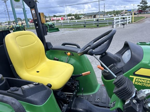 Tracteur utilitaire compact John Deere 3038E 37HP 4x4, transmission hydrostatique, chargeur frontal, diesel, prêt à l'emploi, à vendre. - Product Image 4