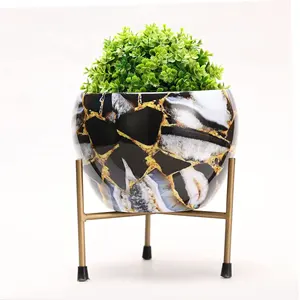 Jardinières Meena en fer de taille personnalisée à forte demande finition sculptée à la main Style moderne pour la décoration extérieure de la maison et du jardin Fournisseur indien - Product Image 3