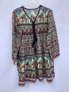 Collection 2025 – Kaftan long tie-dye en rayonne à col en V et manches mi-longues, coupe ample avec fente latérale – Nouveauté Printemps - Product Image 4