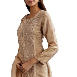 Lentejuelas beige y Cutdana Kurta con Sharara y Organza Dupatta para bodas Fiestas Recepción festiva y celebraciones culturales - Product Image 5