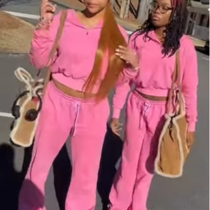 2024 Chándales personalizados para mujer Crop Crew & Jogger de color blanco Producto de alta calidad Chándal transpirable Hecho en Pakistán - Product Image 1