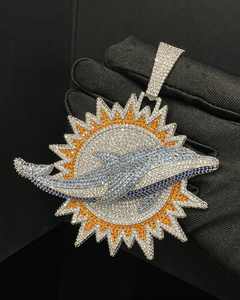 Pendentif en argent 925 glacé 3D personnalisable, moissanite VVS, signe de dauphin coloré, hip hop, pendentifs glacés uniques personnalisables, breloques - Product Image 2