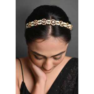 Ensemble Kundan Kundan Mathapatti avec Maang Tikka et boucles d'oreilles bandeaux élégants pour femme - Product Image 6