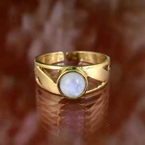 แหวนโบฮีเมียนทองเหลืองทำด้วยมือสำหรับผู้ชายเครื่องประดับแฟชั่นชุบทอง24k ประดับพลอยสีรุ้งธรรมชาติที่มีสไตล์ - Product Image 5