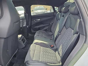 Audi e-tron GT quattro Prestige 2023 en parfait état - Product Image 3