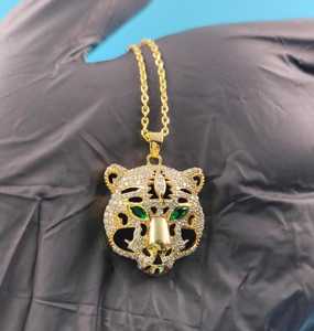 Colgante de Cabeza de Tigre para Amantes de los Animales en Plata 925 con Diamante Moissanita Chapado en Oro, Colgantes y Dijes de Joyería Fina - Product Image 1