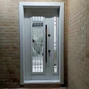 Puerta de seguridad de acero de diseño moderno y duradero con panel de metal para instalaciones de entrada exterior para proyectos residenciales - Product Image 1