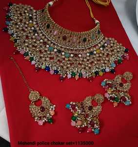 Indian Drop & Kundan elegante tradicional y de moda HeavyGold Tone Kundan perla gargantilla collar pendiente conjunto con Mangtika conjunto - Product Image 3