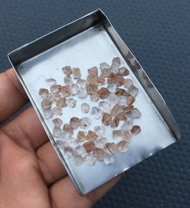 พลอยทับทิมทองแดงธรรมชาติ50ชิ้นขนาด4-6มม. หินควอตซ์หยาบหยาบขนาด4-6มม. แพ็คขนาด50ชิ้น - Product Image 1