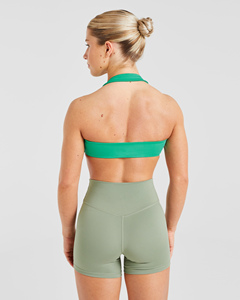 Últimos pantalones cortos de grapa verde oliva y Sujetador deportivo de cuello Halter esencial verde esmeralda conjuntos de mujer entrenamiento gimnasio conjunto de 2 piezas para mujer - Product Image 2