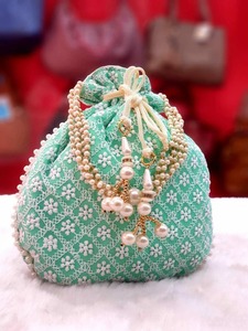 Sac potli brodé, cadeau de mariage indien, faveur de retour, sac à main, festival, sac cadeau haldi Mehendi Sangeet, cadeau de pendaison de crémaillère - Product Image 4