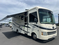 Camping-car de luxe d'occasion Jayco AlanteS 26Y 2016 Crème avec rayures noires, véhicule étendu à extension coulissante