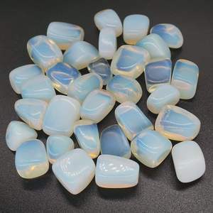 Venta al por mayor a granel Opalite Crystal Tumbled Stones Reiki Chakra Gemstone Pebble Agate Técnica de curación grabada - Product Image 2