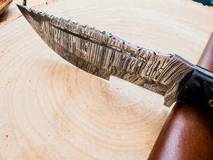 มีดล่าสัตว์ทำจากเหล็กดามัสกัสพร้อมปลอกหนังที่จับสบาย - Product Image 4