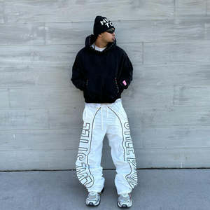 Custom 340gsm Heavyweight Pullover Fleeced Hoodie para los hombres de punto bordado de tela sólida Patrón ODM - Product Image 4